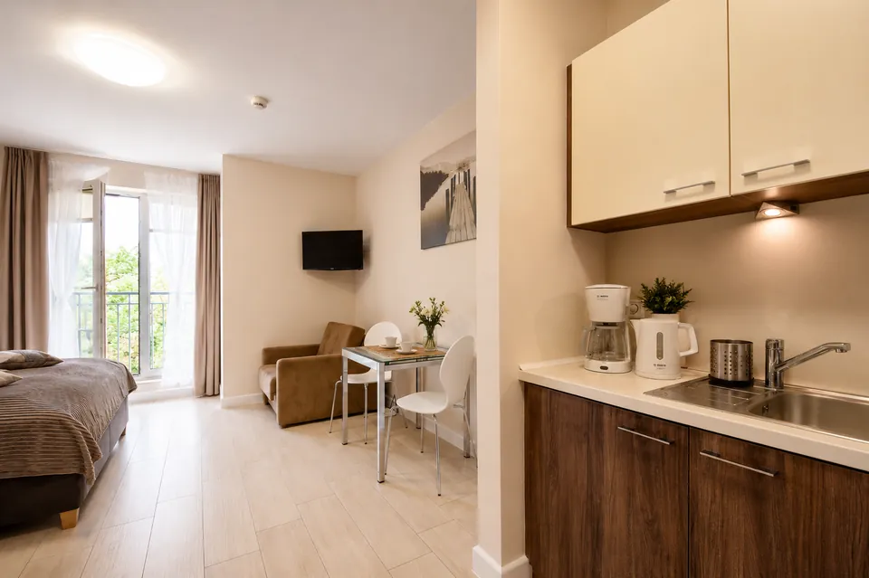 Aneks kuchenny i część dzienna apartamentu Aquamarina