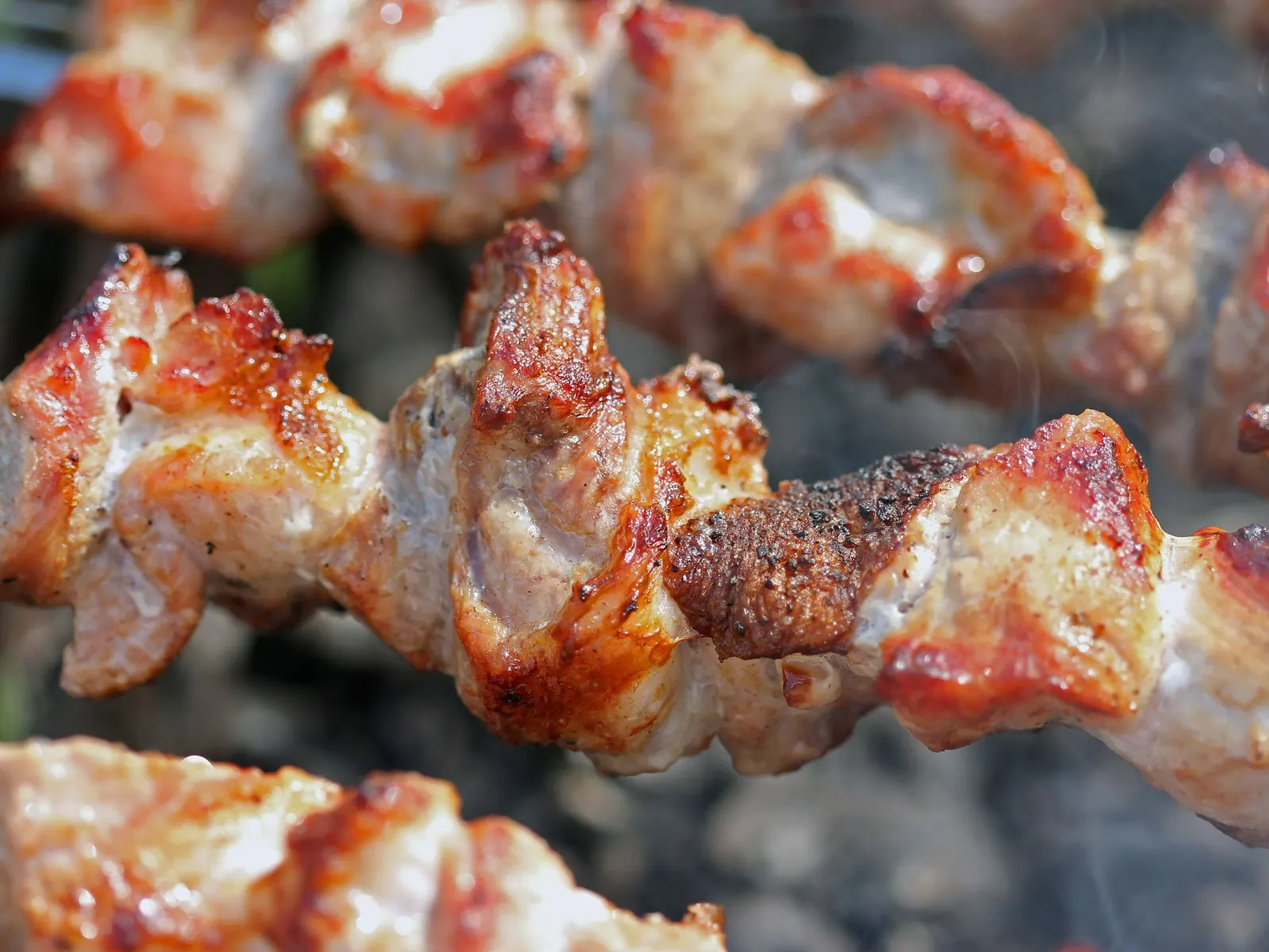 Szaszłyki z wieprzowiny na grillu
