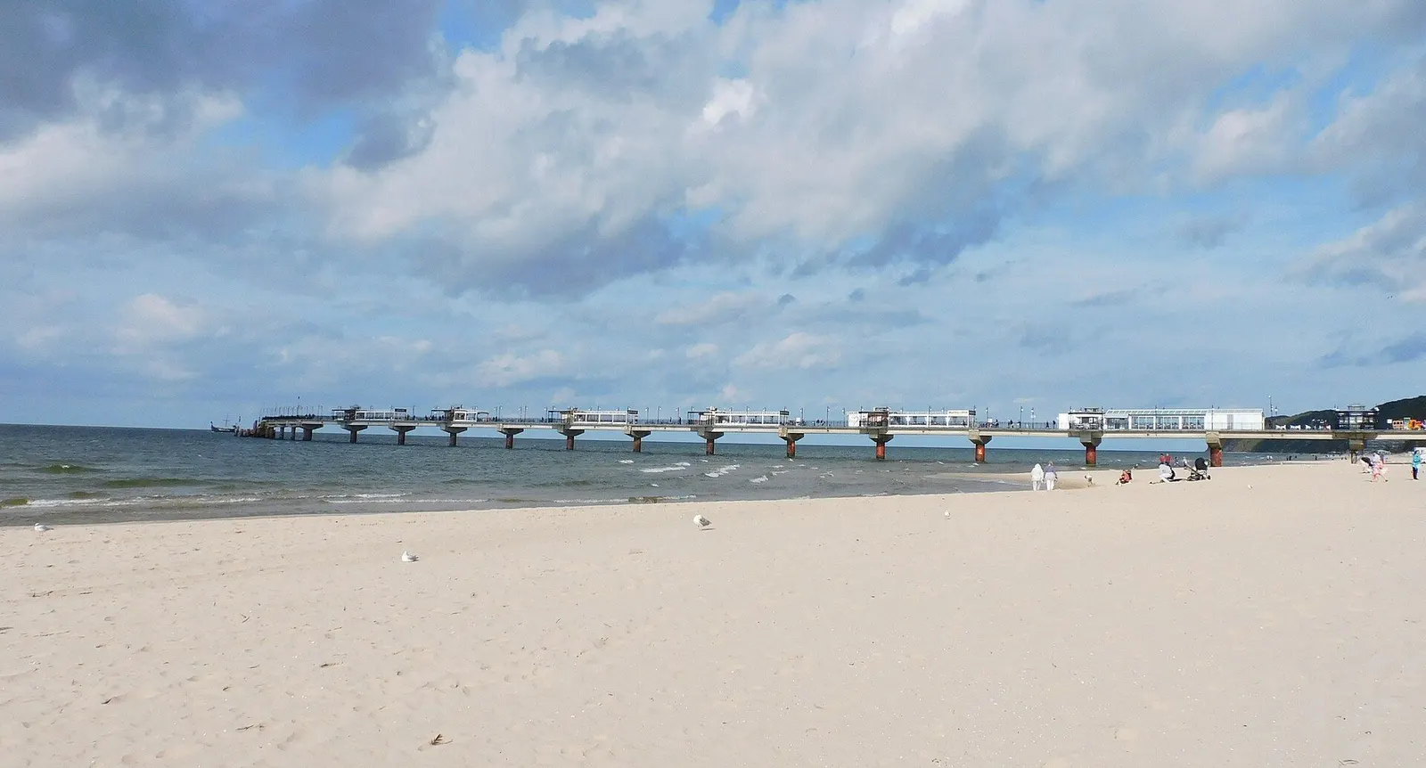 Molo i plaża w Międzyzdrojach