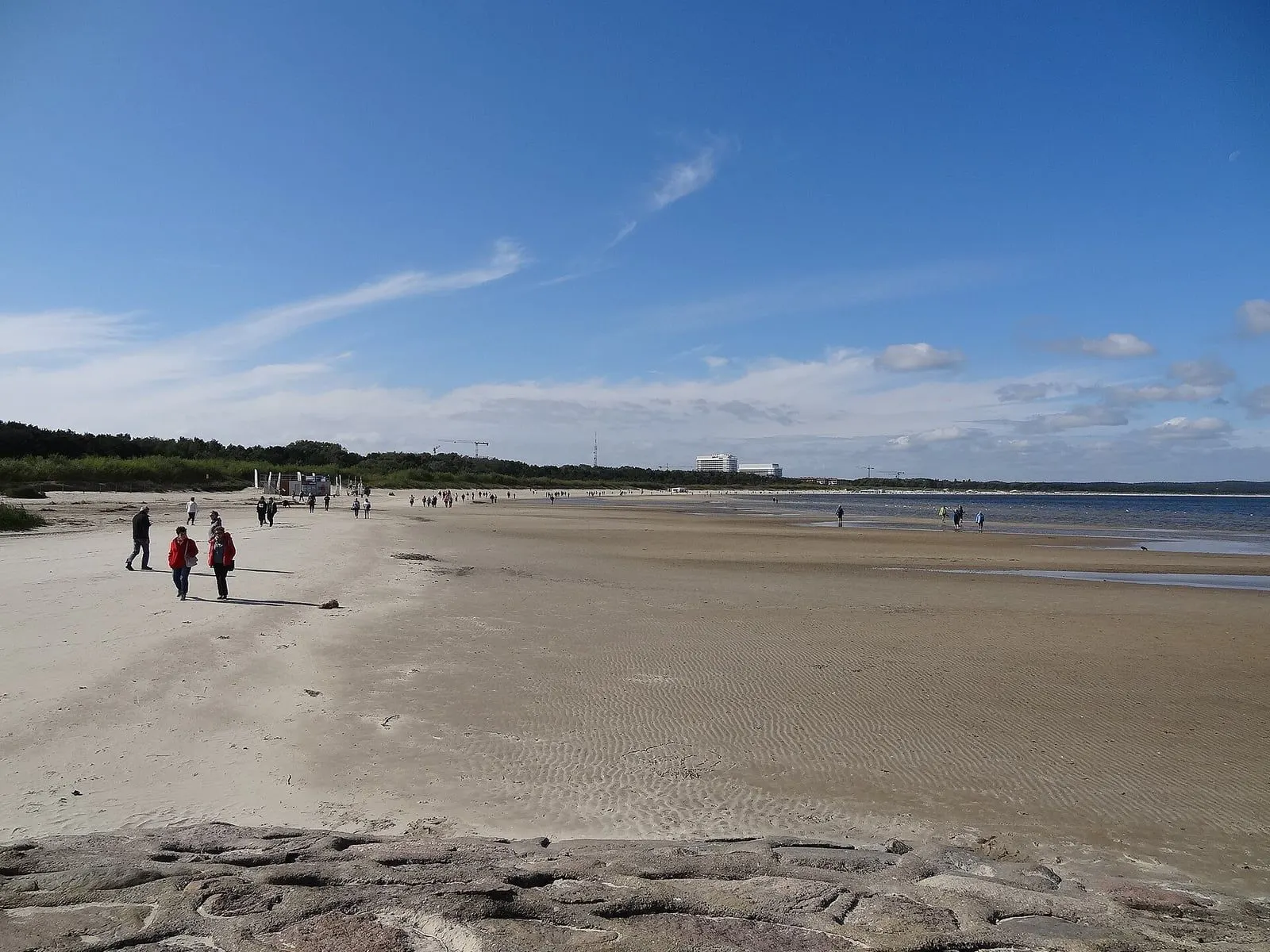 Szeroka piaszczysta plaża w Świnoujściu