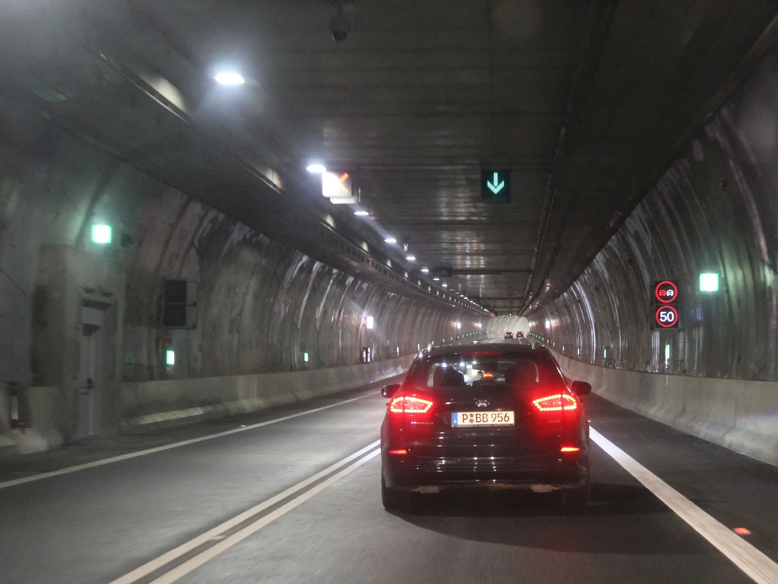 Wnętrze tunelu pod Świną